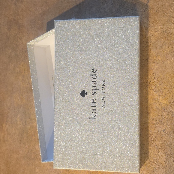 Kate Spade Dark Green and Cream Zip Wallet - Picture 3 of 4